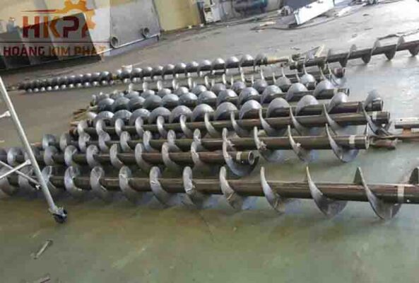 Vis tải cấp liệu.